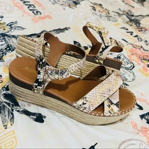 Animal print size 9 wedges